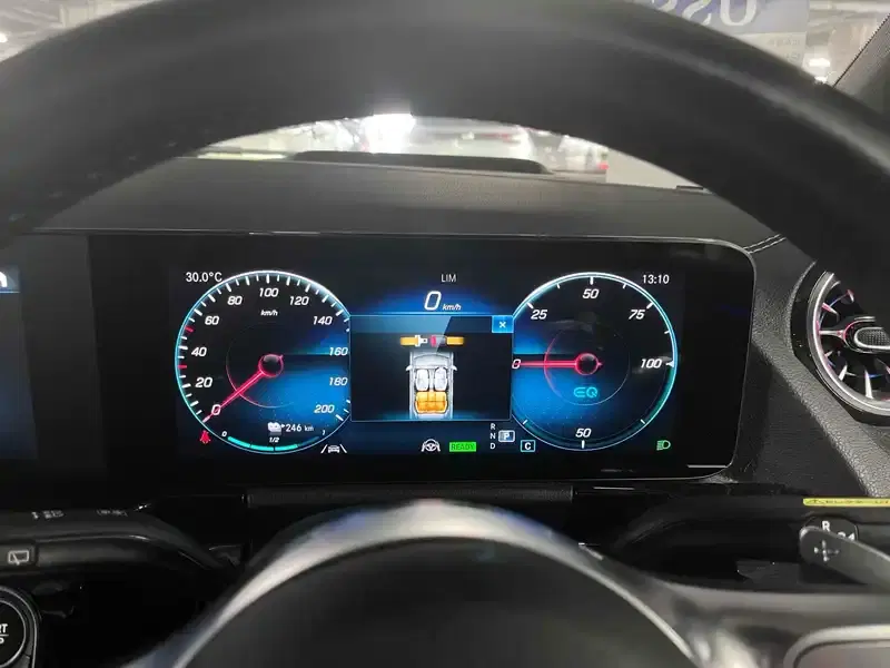 MERCEDES BENZ EQA EDITION 1 Image 13