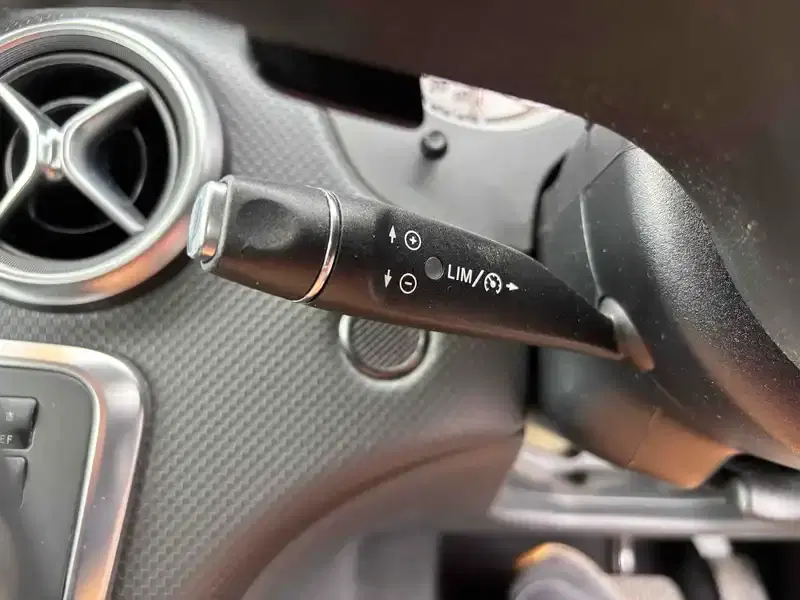 MERCEDES BENZ BENZ A CLASS A180 BLUE EFFICIENCY Image 16