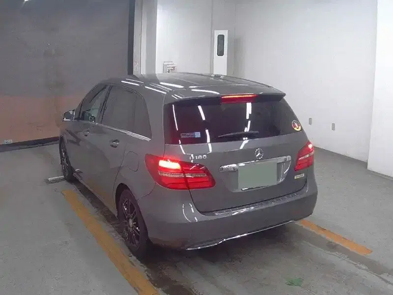 MERCEDES BENZ B-CLASS B180 RADAR SAFETY PKG Image 2