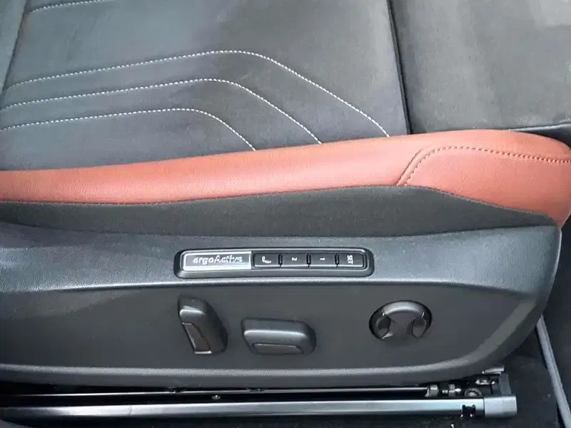 VOLKSWAGEN ID.4 PRO LAUNCH EDITION Image 5