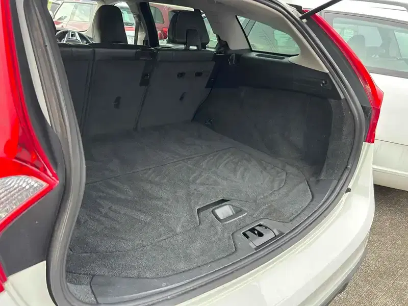 VOLVO V60 T4 R-DESIGN Image 14