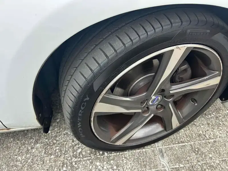VOLVO V60 T4 R-DESIGN Image 11