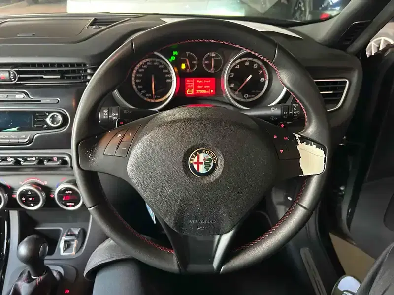ALFA ROMEO GIULIETTA 5D SPORTIVA Image 10