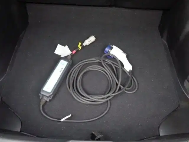 NISSAN LEAF X Image 3