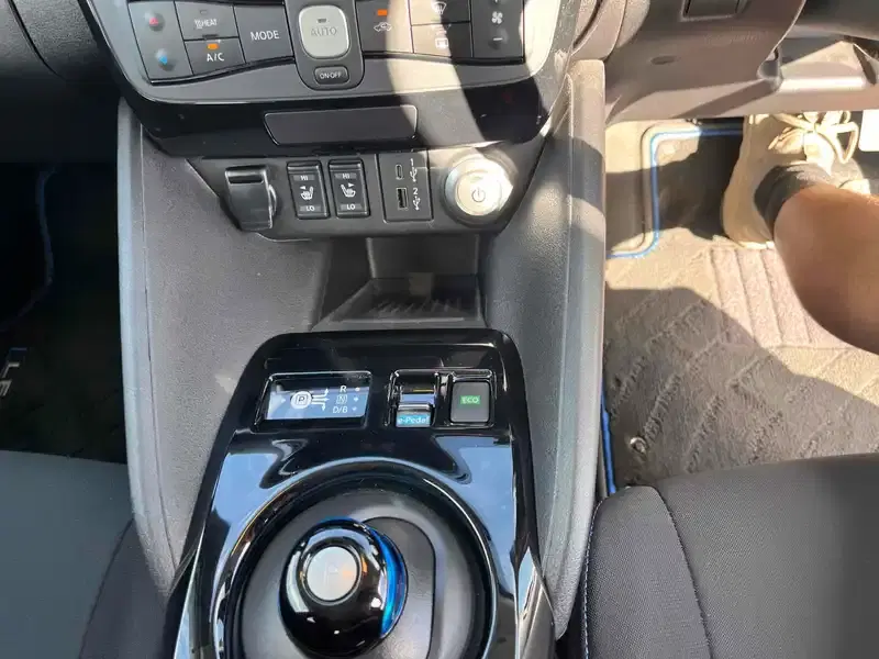 NISSAN LEAF X V SMART Image 11