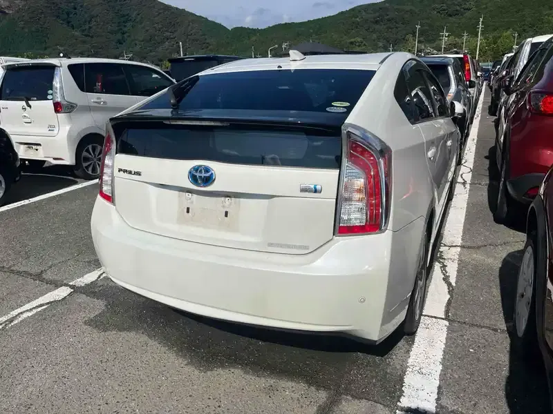 TOYOTA PRIUS S TOURING SELECTION Image 2