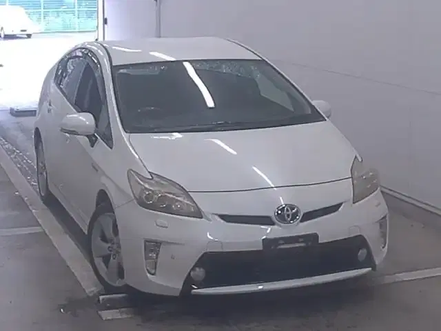 TOYOTA PRIUS S TOURING SELECTION Image 3