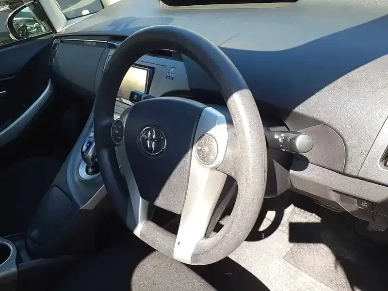 TOYOTA PRIUS S Image 5