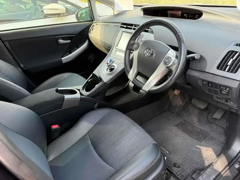 TOYOTA PRIUS G Image 10