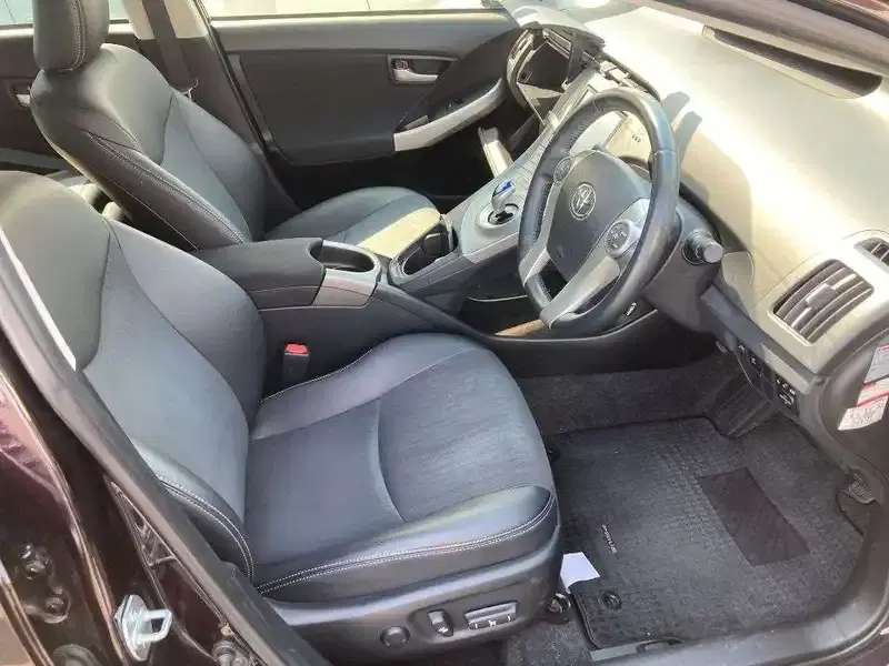 TOYOTA PRIUS G Image 5