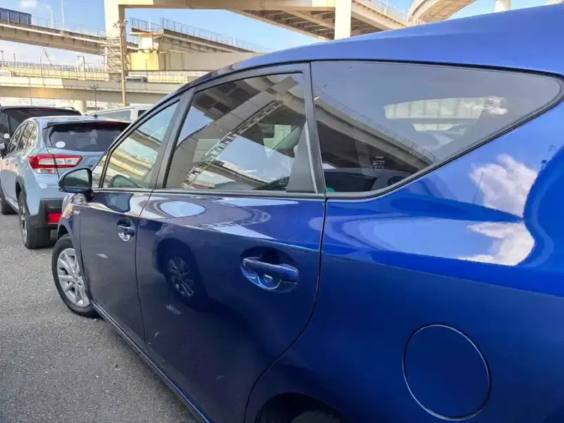 TOYOTA PRIUS G ALPHA Image 4