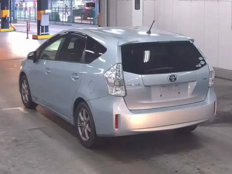 TOYOTA PRIUS ALPHA G CRUISE Image 2