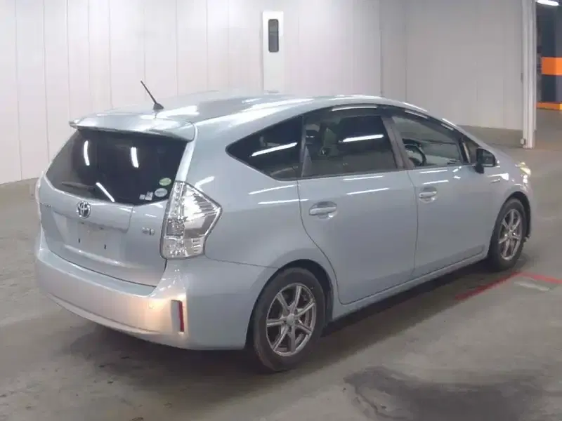 TOYOTA PRIUS ALPHA G CRUISE Image 5
