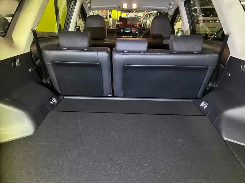 TOYOTA PRIUS ALPHA G Image 14