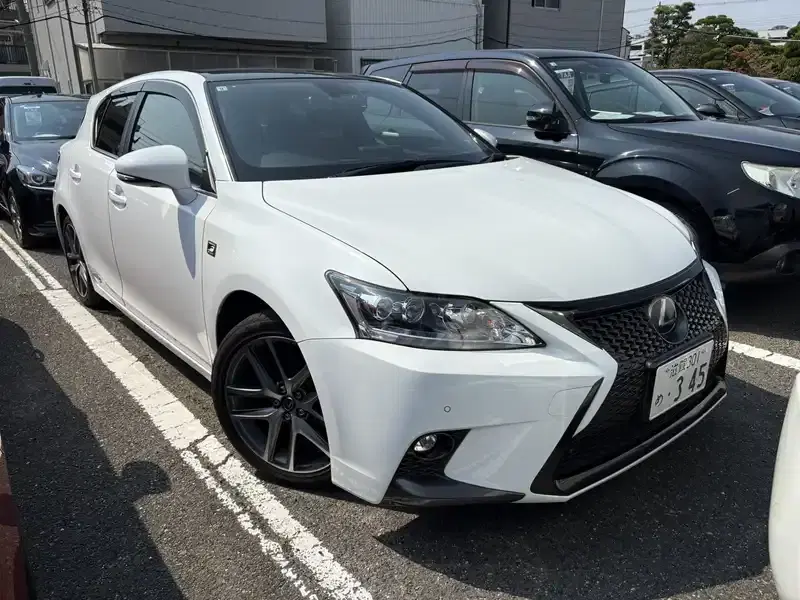 LEXUS CT CT200H F SPORTS Image 1