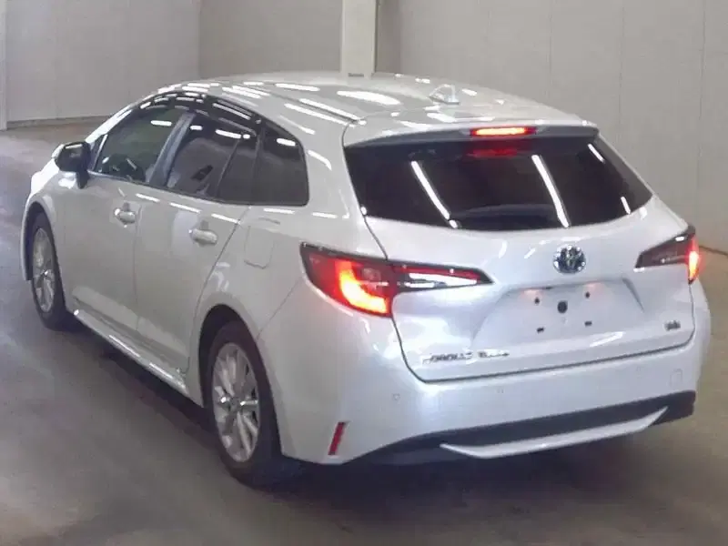 TOYOTA COROLLA TOURING 4WD HYBRID S Image 2