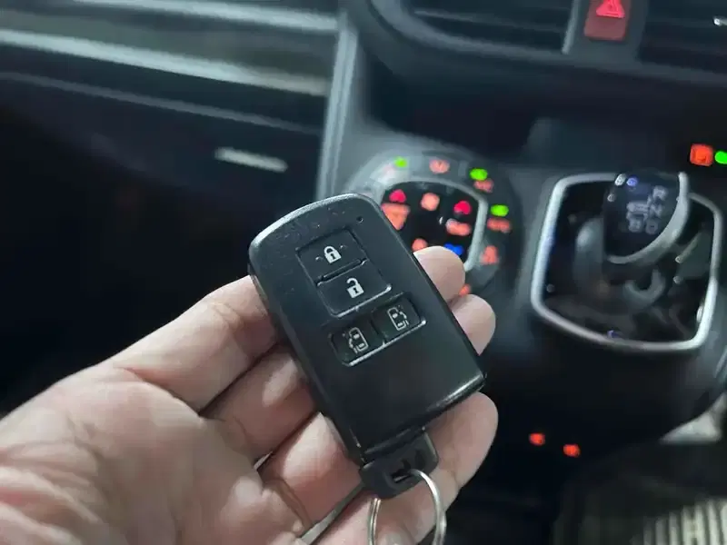 TOYOTA VOXY HYBRID V Image 19