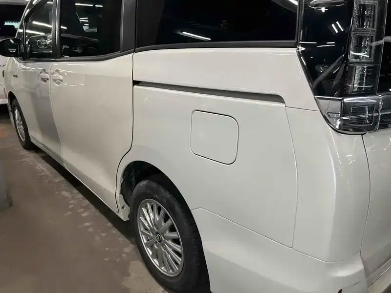 TOYOTA VOXY HYBRID V Image 24