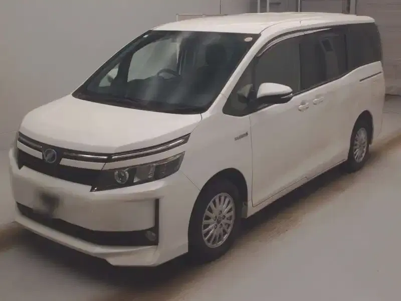 TOYOTA VOXY HYBRID V Image 3