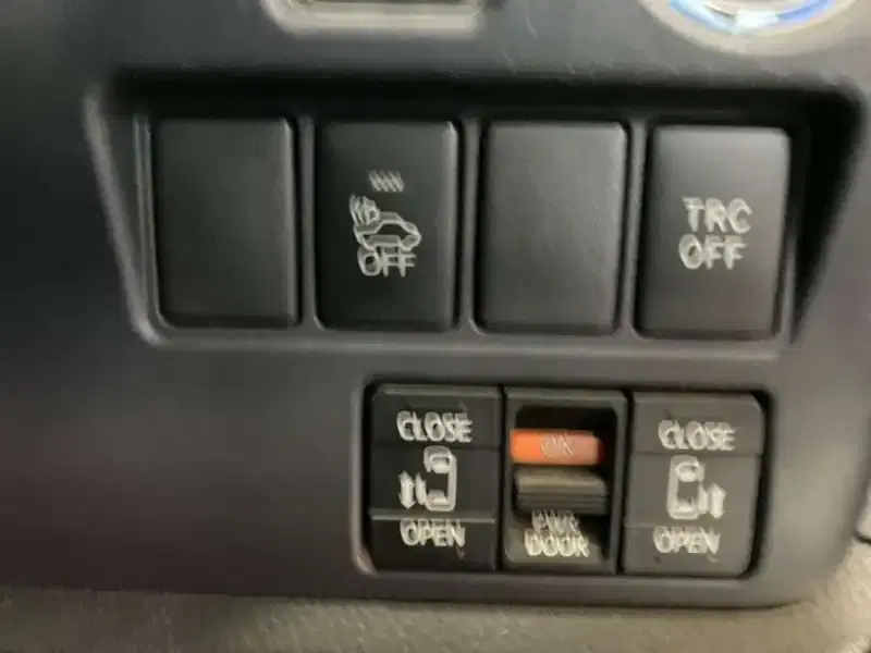 TOYOTA VOXY HYBRID V Image 7