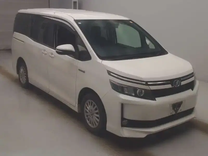 TOYOTA VOXY HYBRID V Image 9