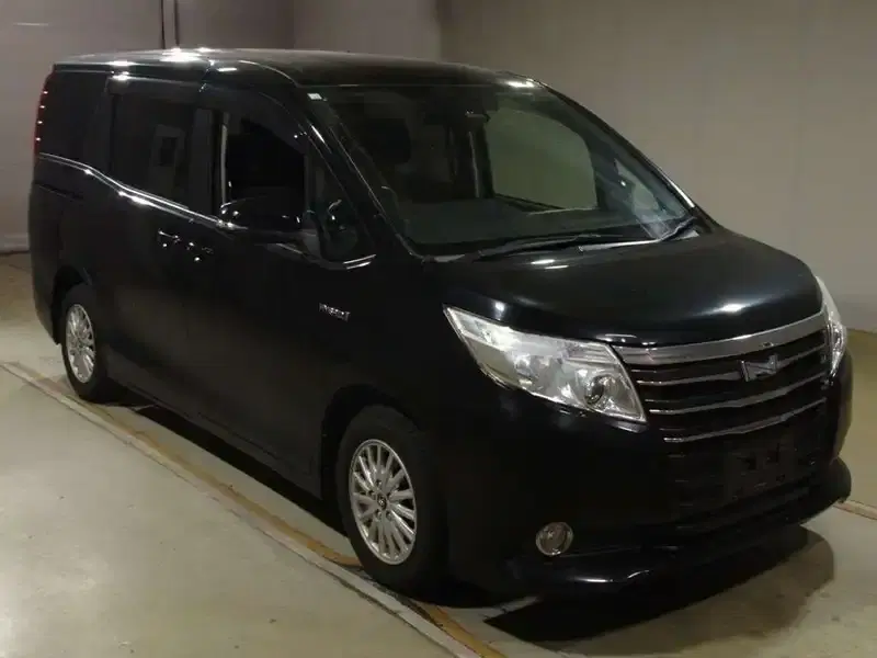 TOYOTA NOAH HYBRID G Image 4