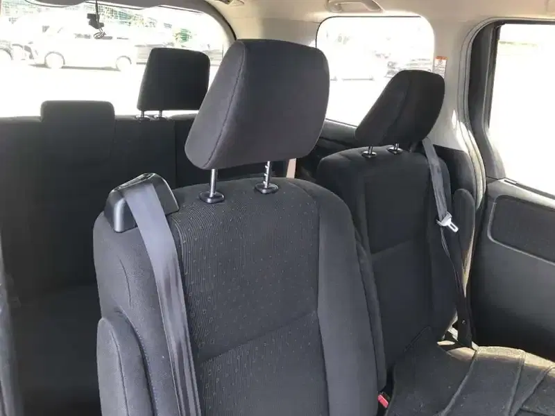 TOYOTA NOAH HYBRID G Image 7