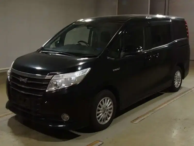 TOYOTA NOAH HYBRID G Image 1