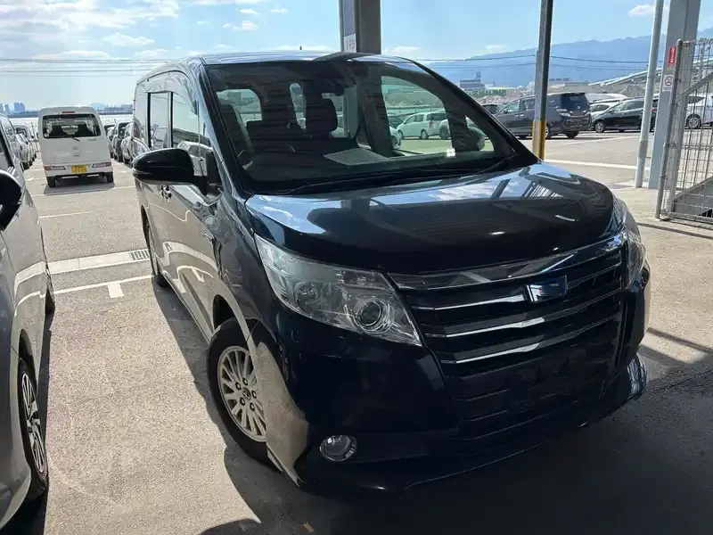 TOYOTA NOAH HYBRID G Image 9