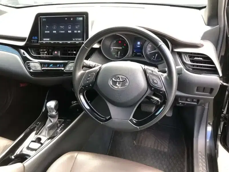 TOYOTA C-HR G Image 8