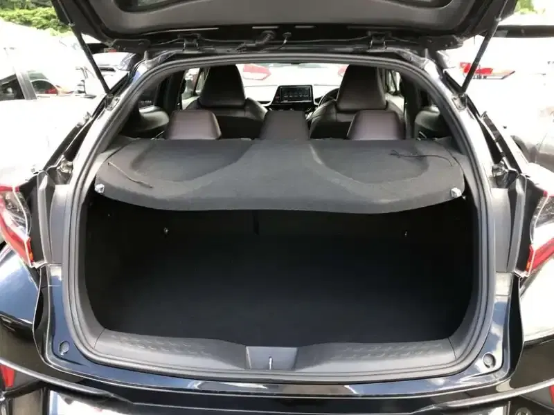 TOYOTA C-HR G Image 10