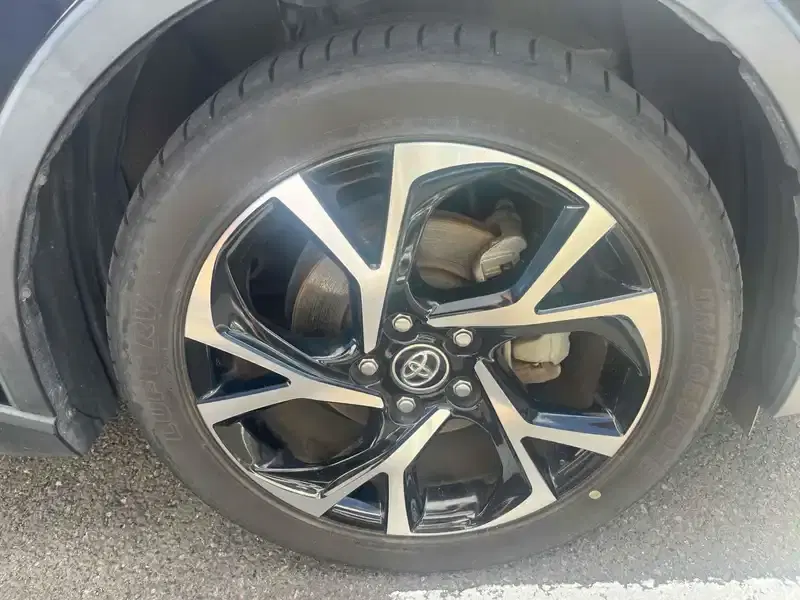 TOYOTA C-HR G Image 16