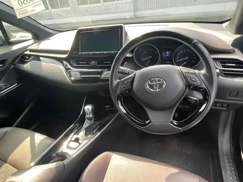 TOYOTA C-HR G Image 12