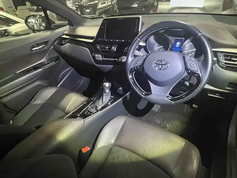 TOYOTA C-HR G Image 14