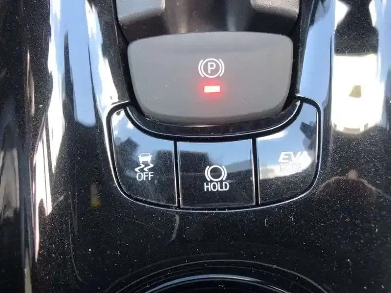 TOYOTA C-HR G Image 10