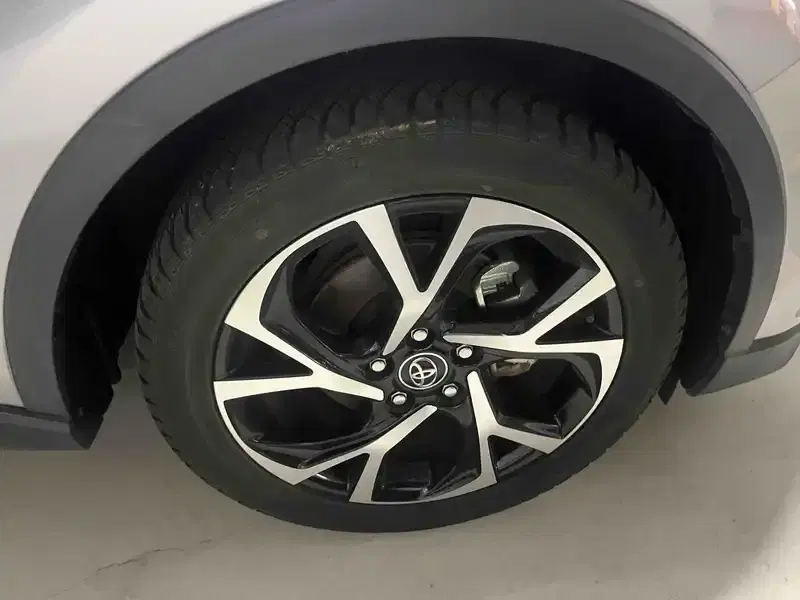 TOYOTA C-HR G Image 25