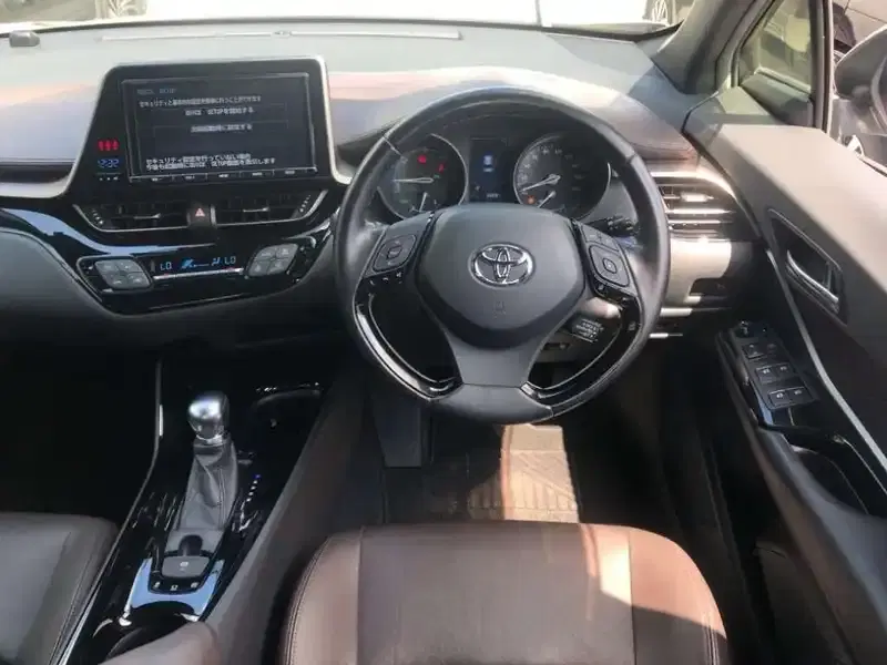 TOYOTA C-HR G Image 8