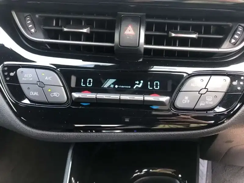 TOYOTA C-HR G Image 11