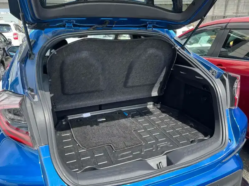 TOYOTA C-HR G Image 8