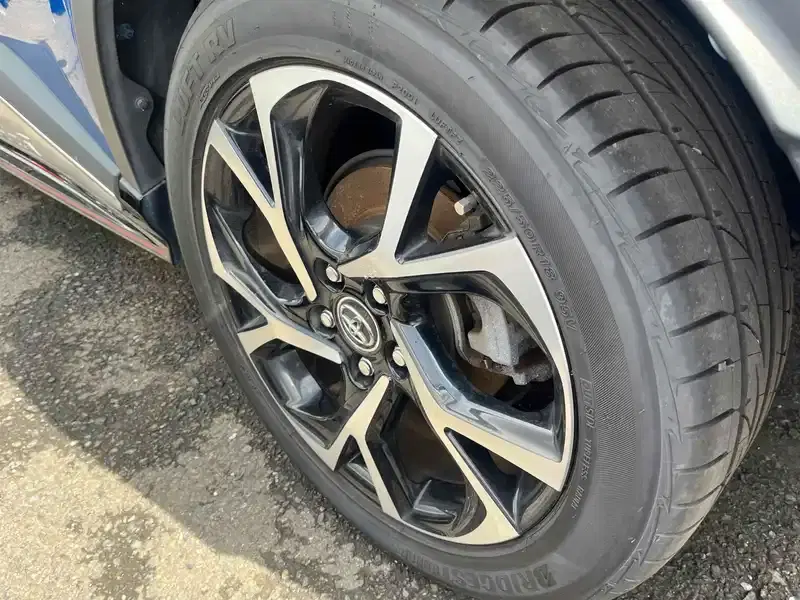 TOYOTA C-HR G Image 9