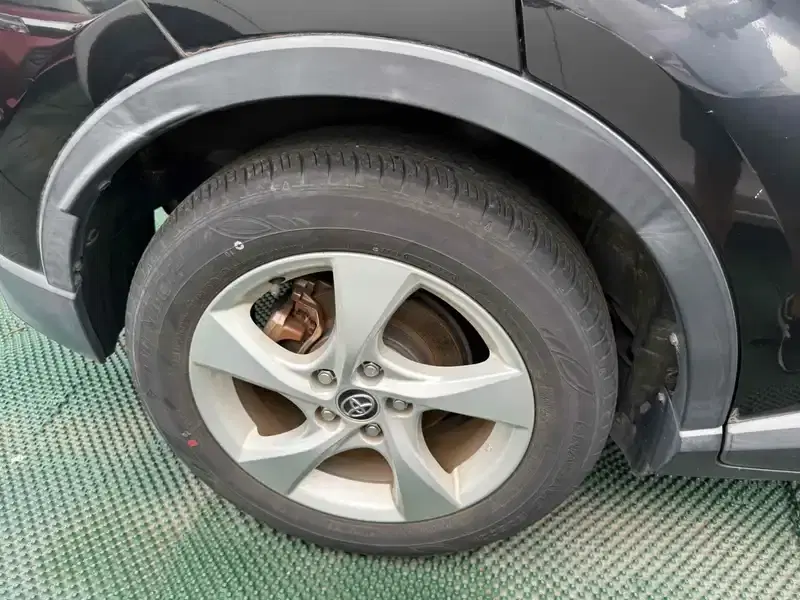 TOYOTA C-HR S Image 12
