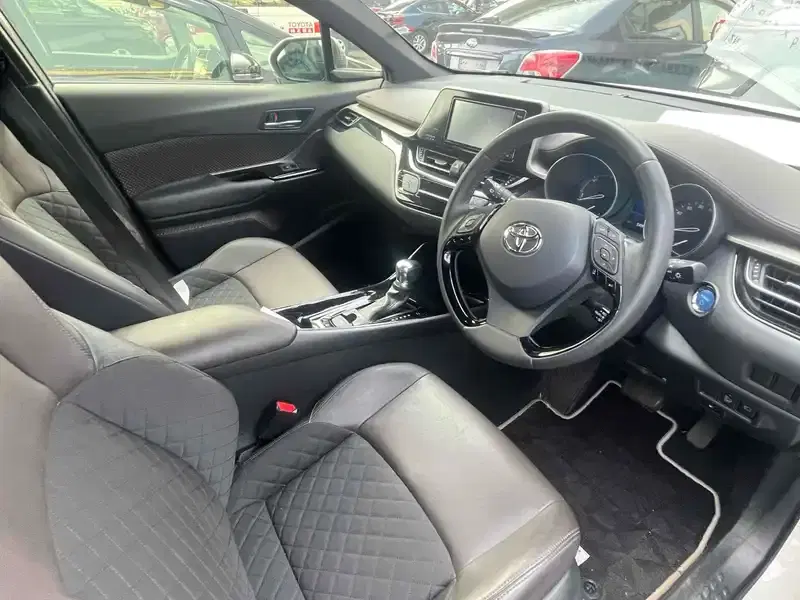 TOYOTA C-HR G LED EDITION Image 5