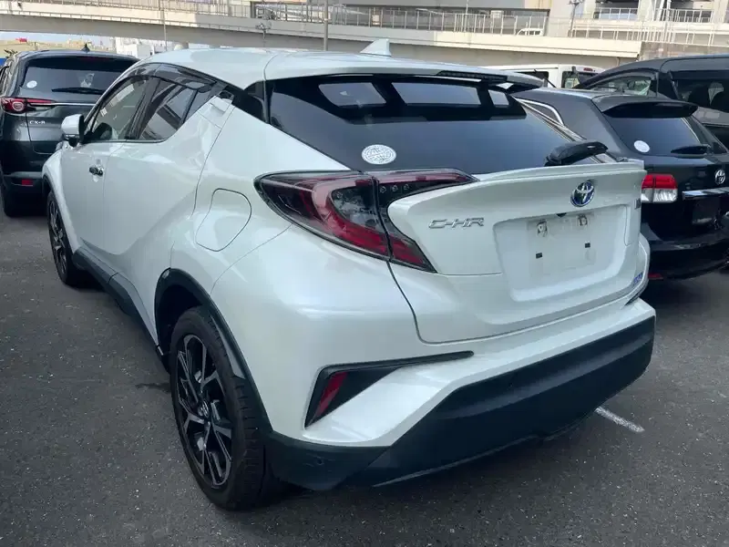 TOYOTA C-HR G LED EDITION Image 2
