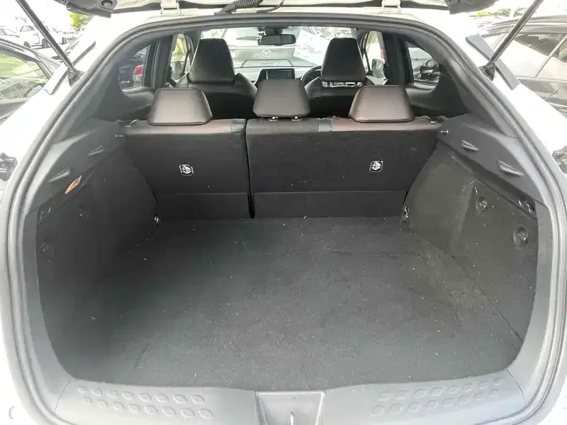 TOYOTA C-HR G LED EDITION Image 8